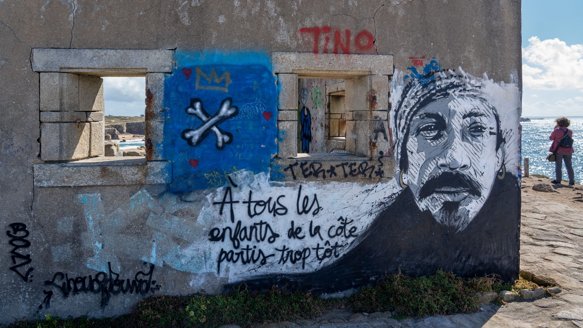 Die Maison des douaniers an der Pointe du Percho in Saint-Pierre-Quiberon ist eigentlich keine Zollstation, sondern ein Militärbauwerk. Das Gebäude entstand wahrscheinlich um 1740–1750 als Corps de garde (Wachhaus). Es gehörte zum Verteidigungssystem der bretonischen Küste unter Ludwig XV.